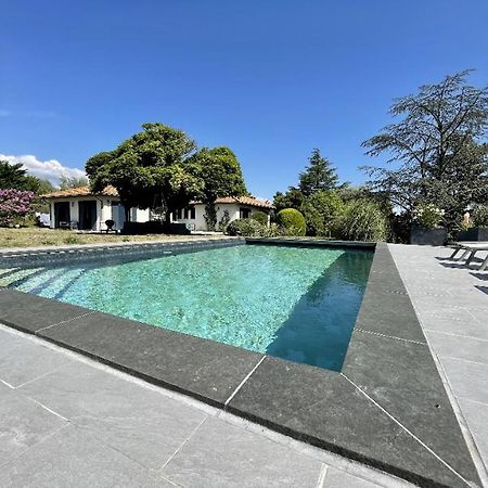 Logements Chaleureux Dans Maison Avec Piscine A 35 Min De Lyon Alix Екстериор снимка