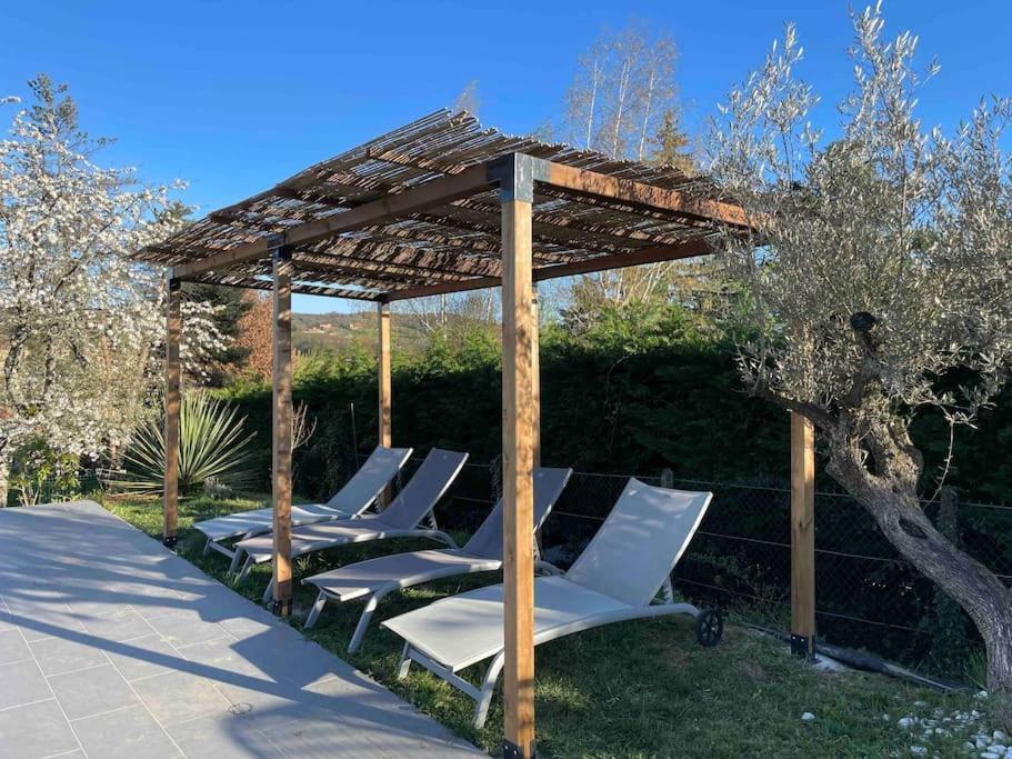 Logements Chaleureux Dans Maison Avec Piscine A 35 Min De Lyon Alix Екстериор снимка